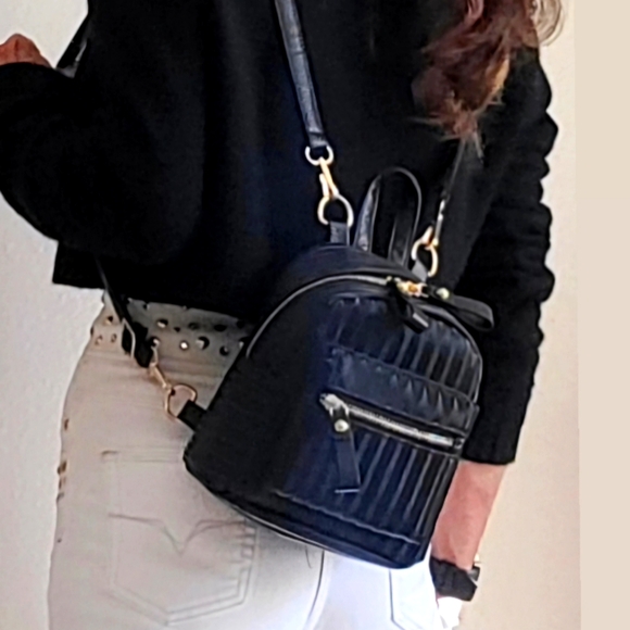 Backpack 🎒 - Picture 2 of 5